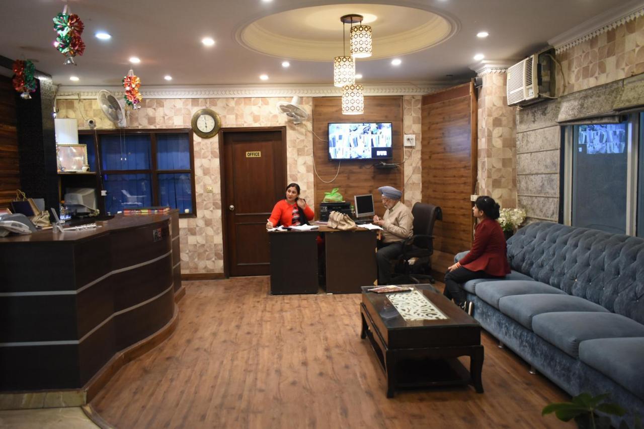 Hotel Kashish Plaza - 5 Mins From Metro Station Dillí Exteriér fotografie